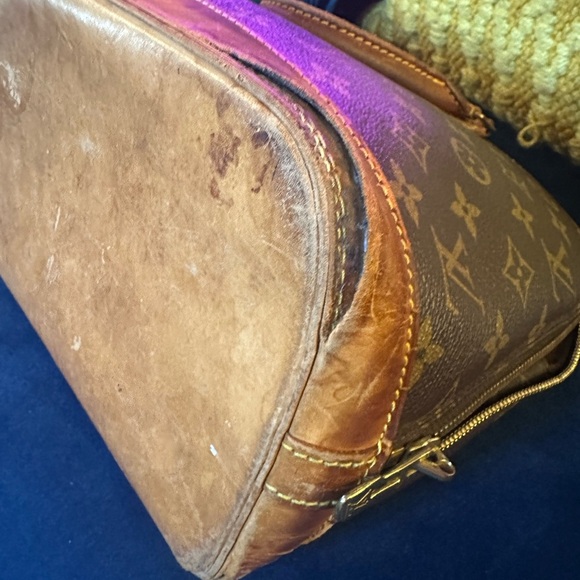 AUTHENTIC LOUIS VUITTON “Alma” purse - bottom damaged - Picture 12 of 16